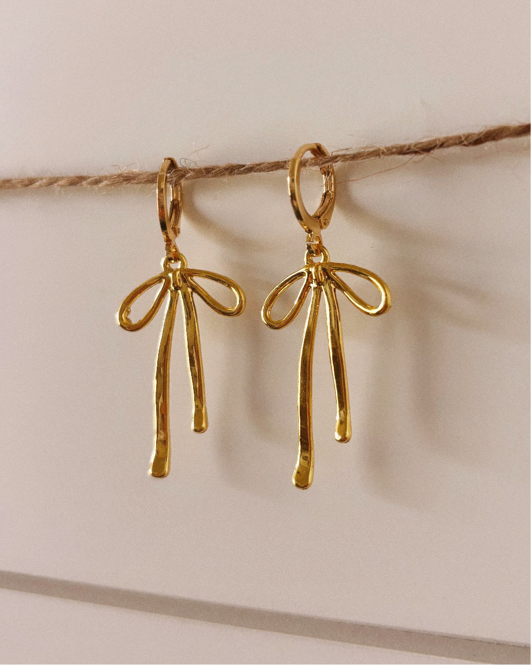 everleigh bow earrings